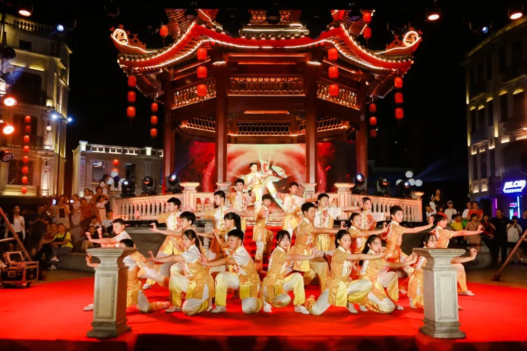 主题教育进社区 奋楫笃行谱新篇 小公园街道和汕头大学文学院举办共建仪式暨文艺汇演活动3.jpg